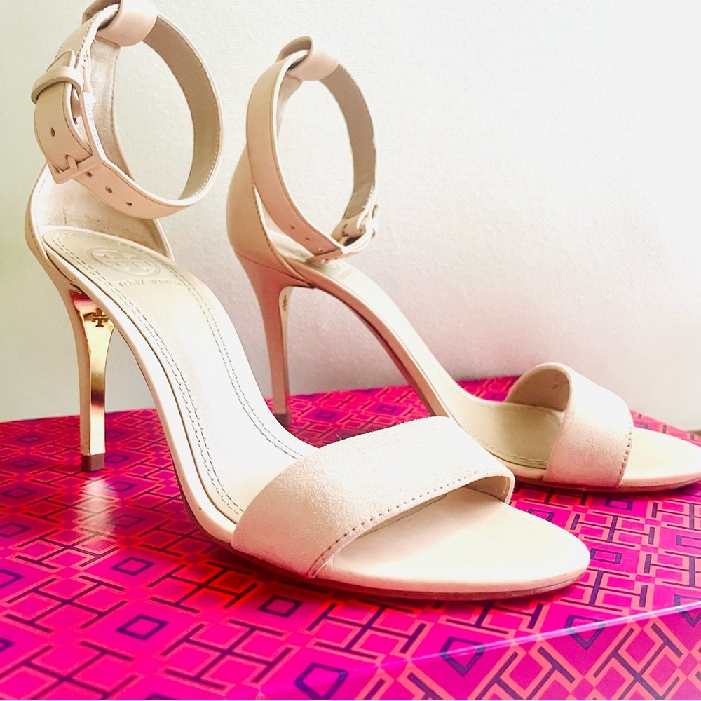 Tory Burch 💕
Classic Ankle Strap Sandal, New Nude